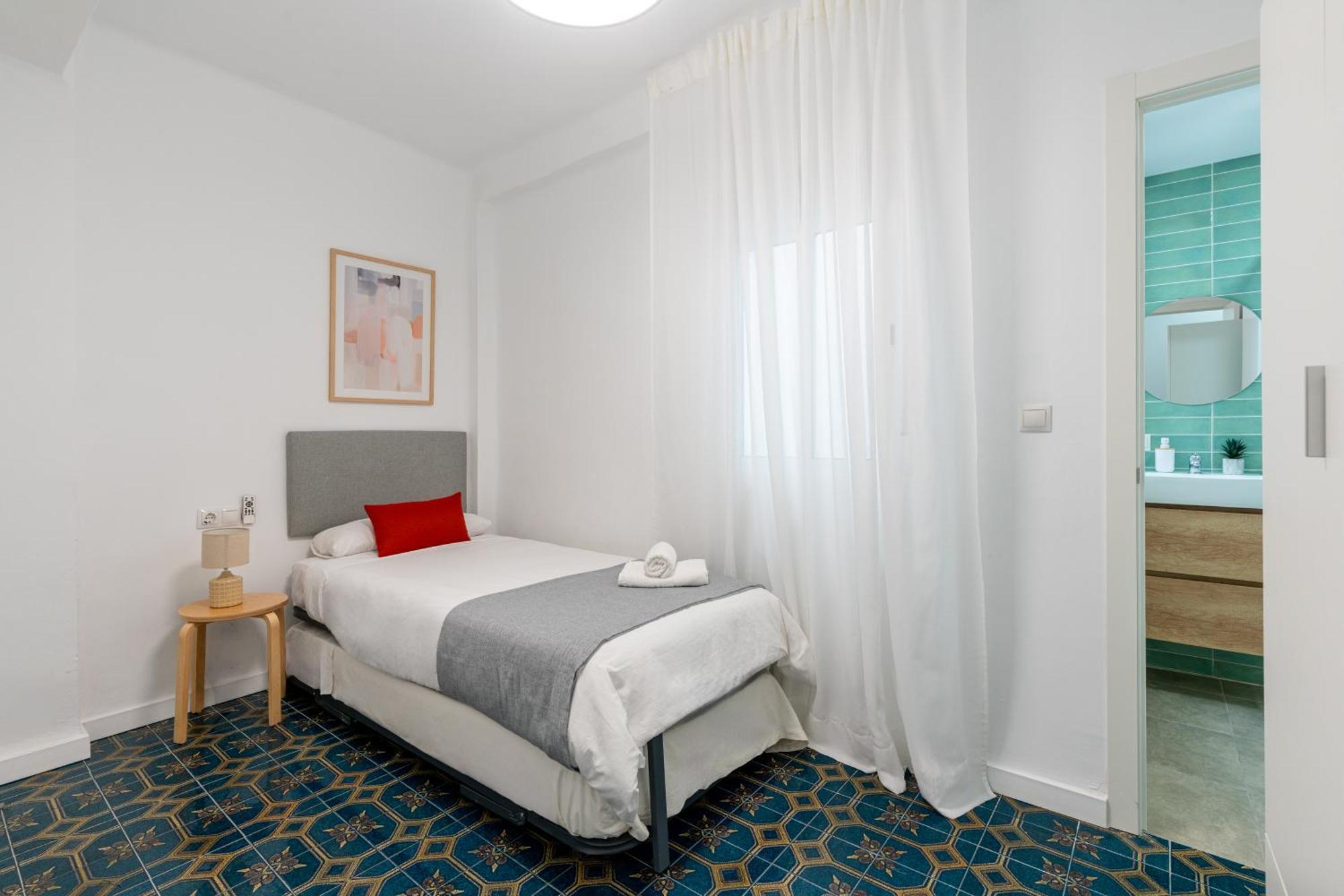 Piso Elegante Y Nuevo De 3 Habitaciones Y 2 Banos 세비야 외부 사진