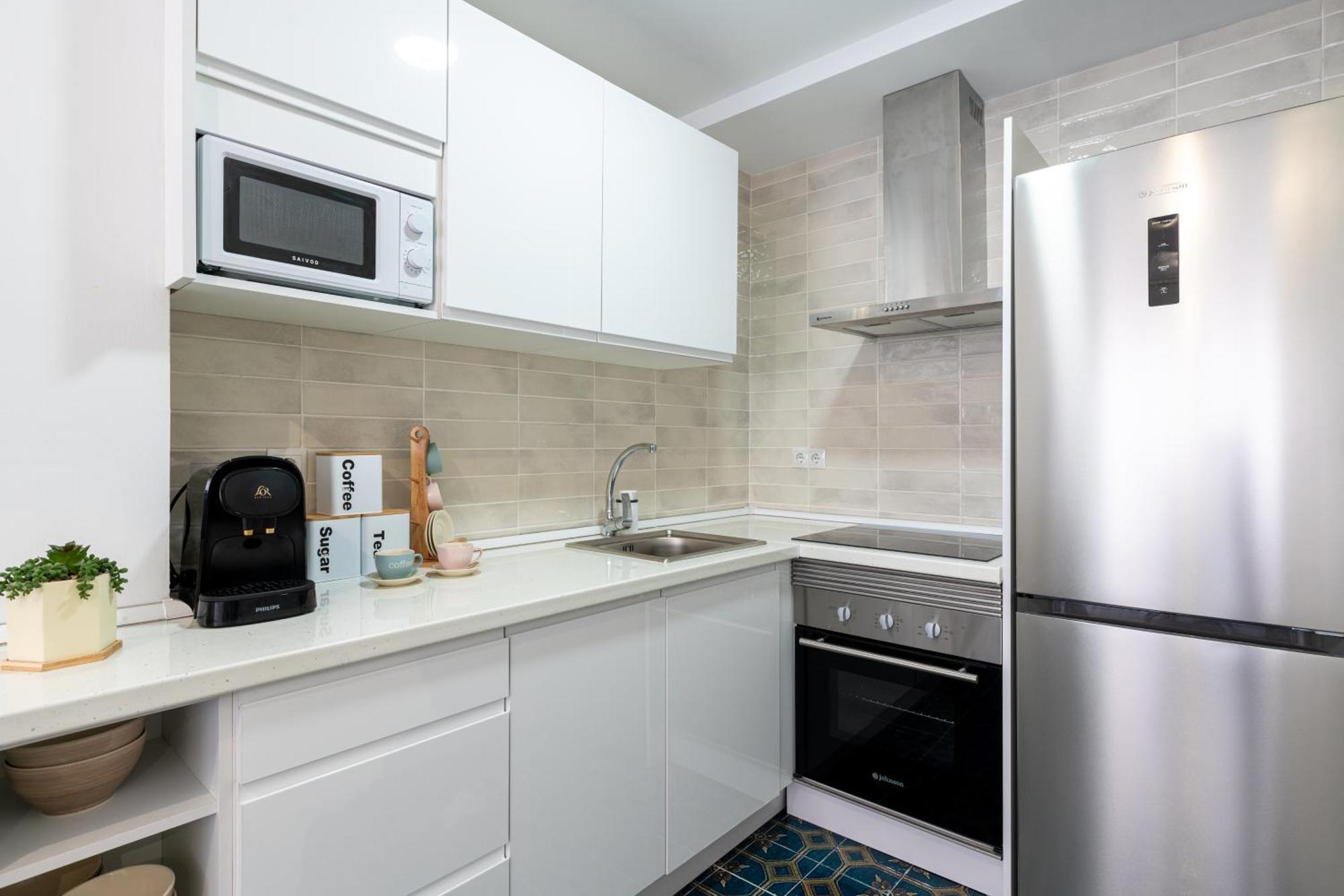 Piso Elegante Y Nuevo De 3 Habitaciones Y 2 Banos 세비야 외부 사진
