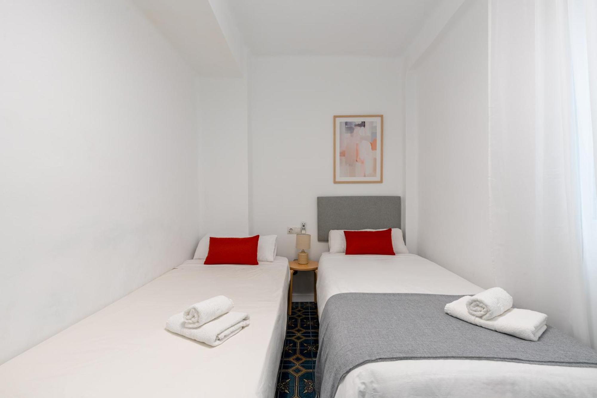 Piso Elegante Y Nuevo De 3 Habitaciones Y 2 Banos 세비야 외부 사진