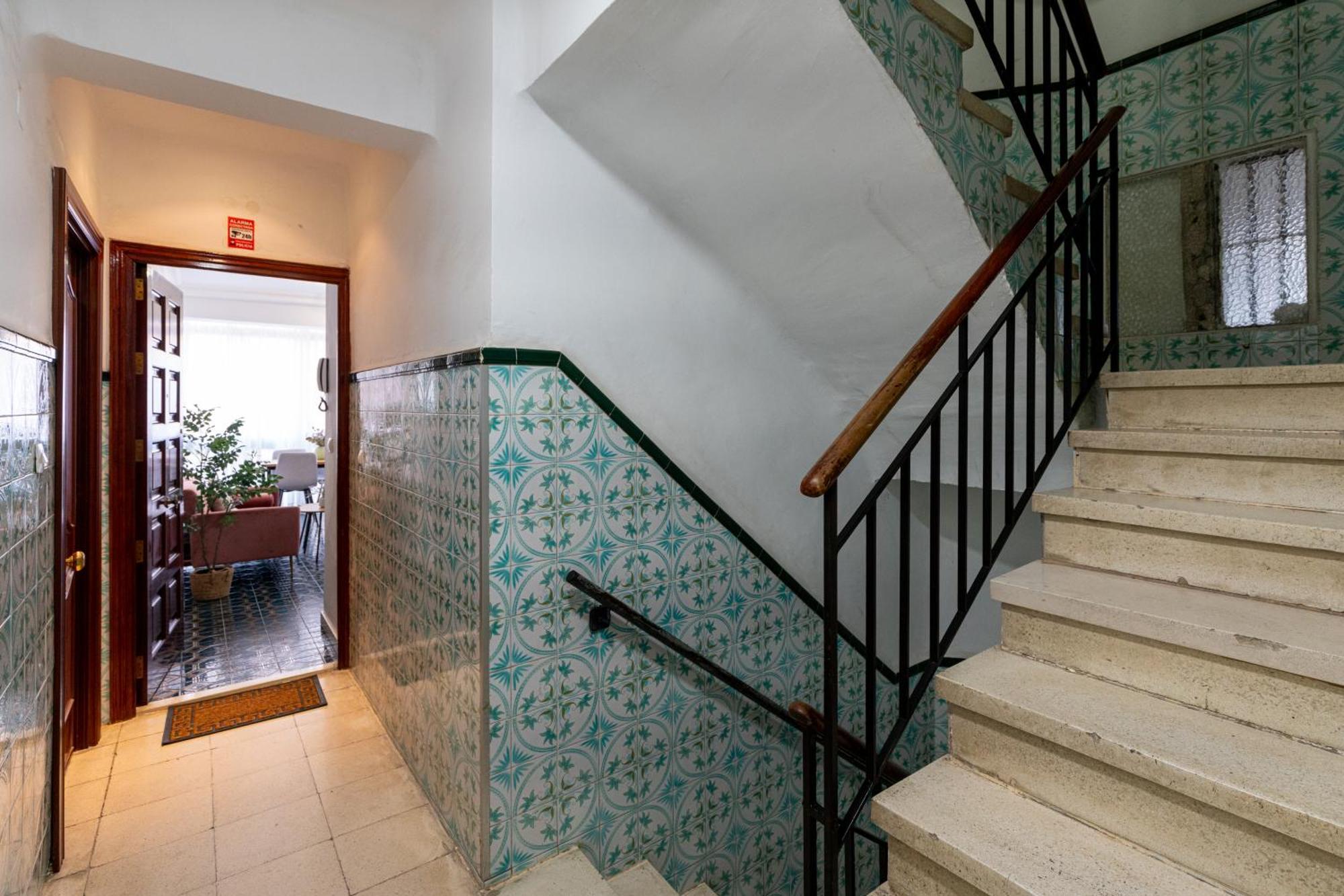 Piso Elegante Y Nuevo De 3 Habitaciones Y 2 Banos 세비야 외부 사진