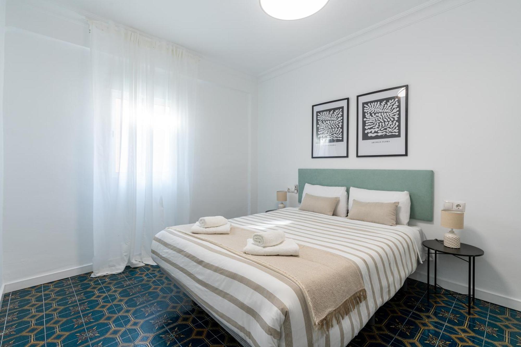 Piso Elegante Y Nuevo De 3 Habitaciones Y 2 Banos 세비야 외부 사진