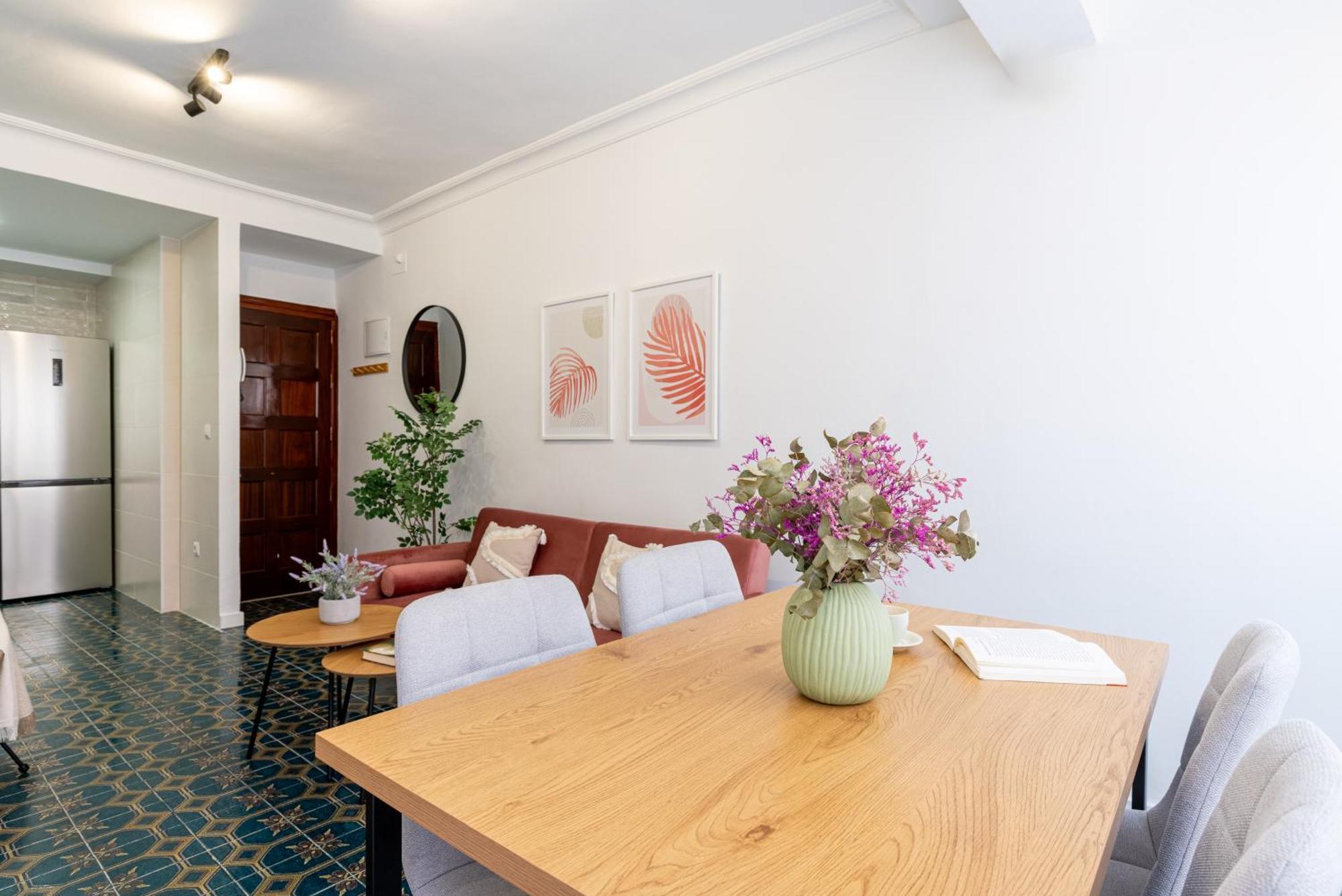 Piso Elegante Y Nuevo De 3 Habitaciones Y 2 Banos 세비야 외부 사진