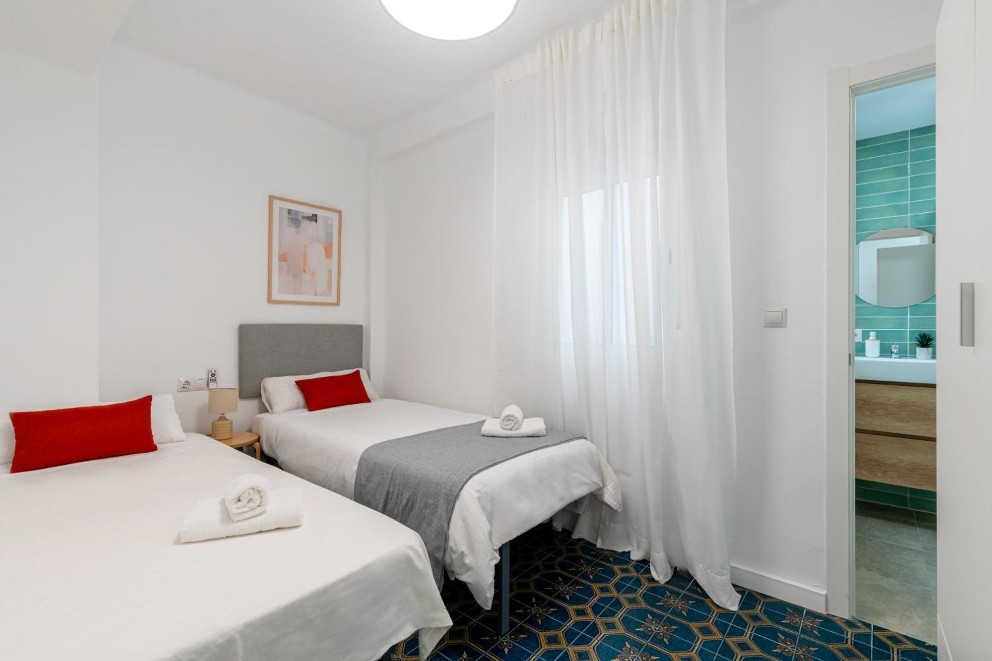 Piso Elegante Y Nuevo De 3 Habitaciones Y 2 Banos 세비야 외부 사진