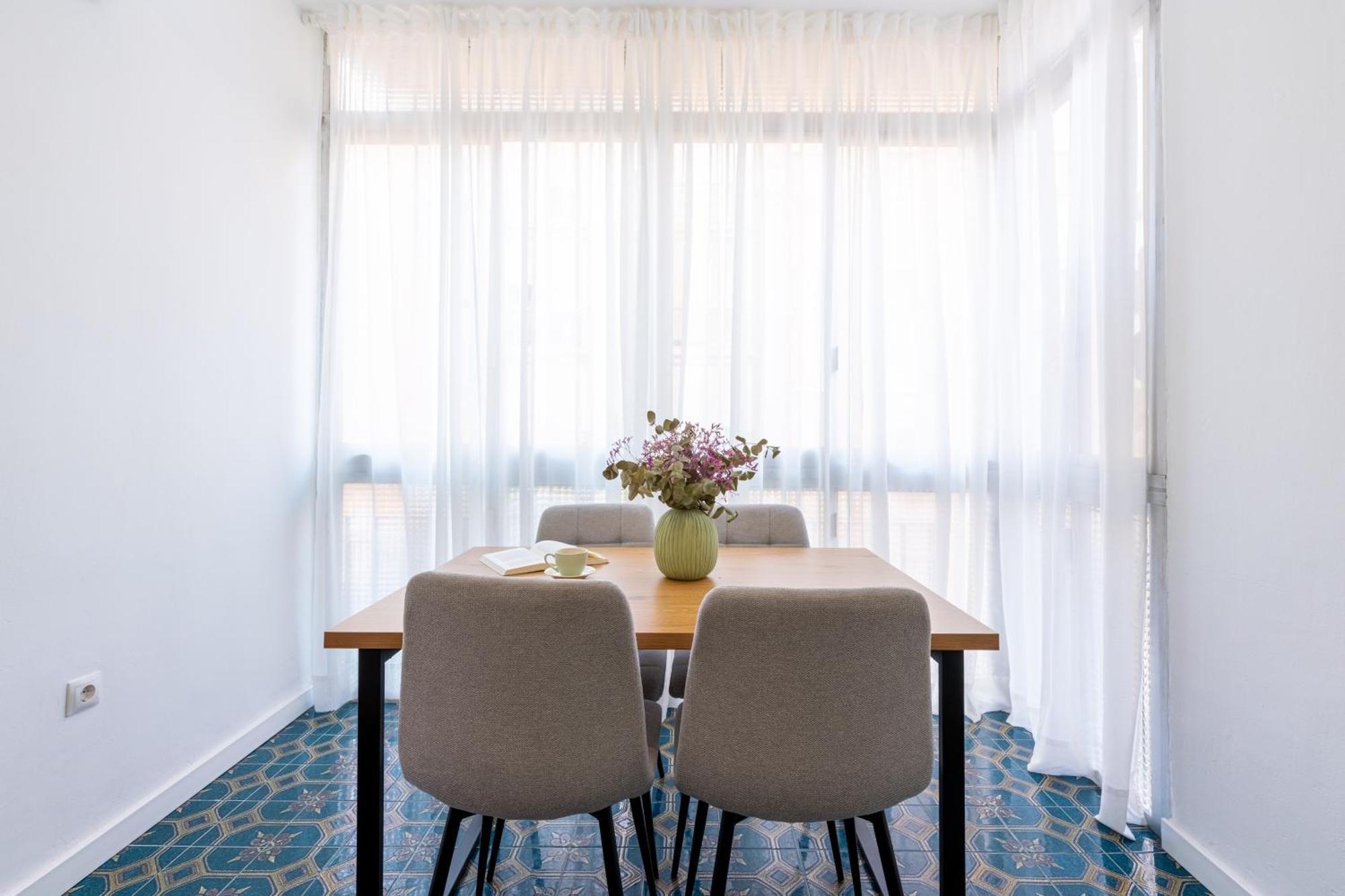Piso Elegante Y Nuevo De 3 Habitaciones Y 2 Banos 세비야 외부 사진