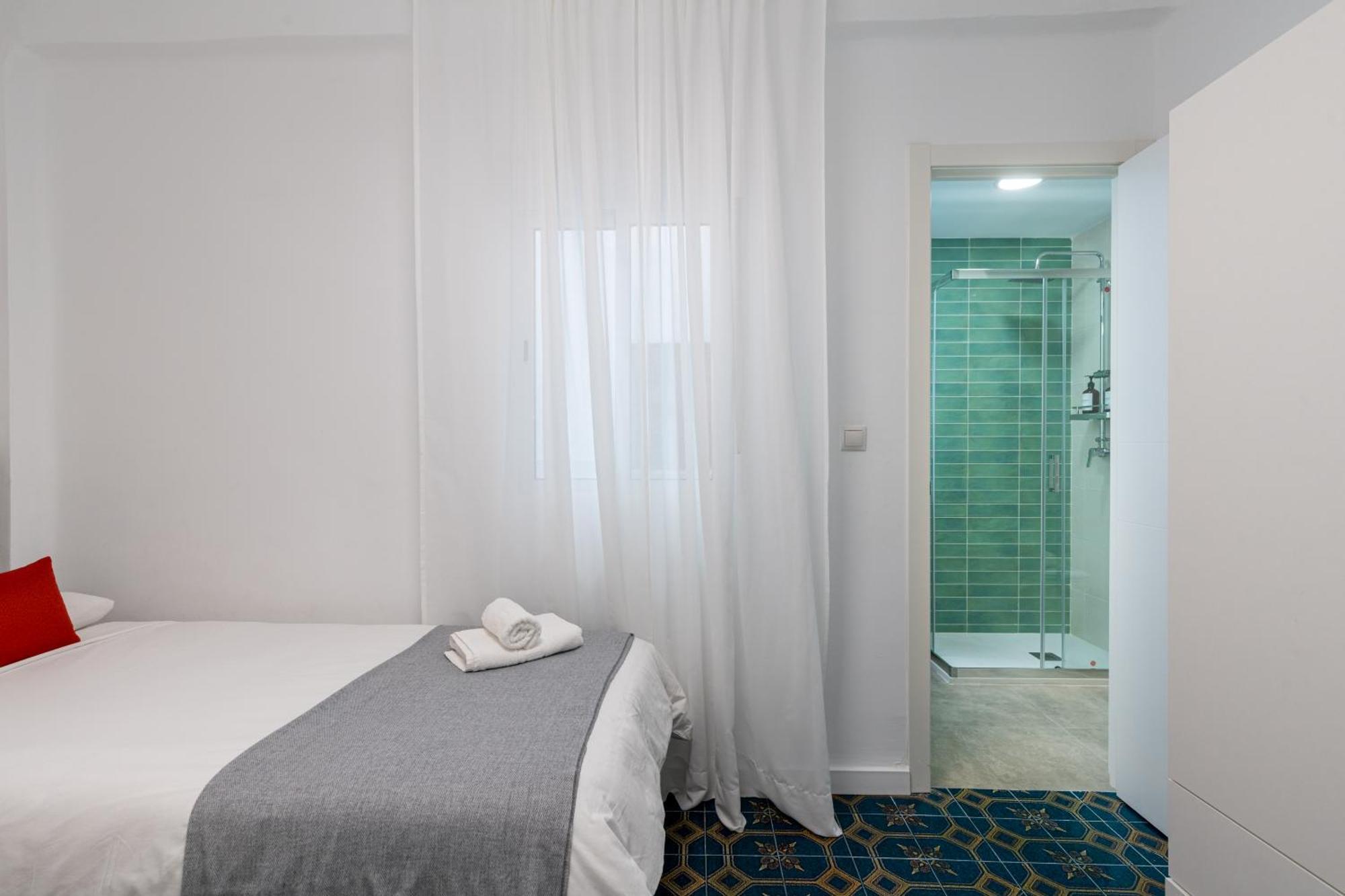 Piso Elegante Y Nuevo De 3 Habitaciones Y 2 Banos 세비야 외부 사진