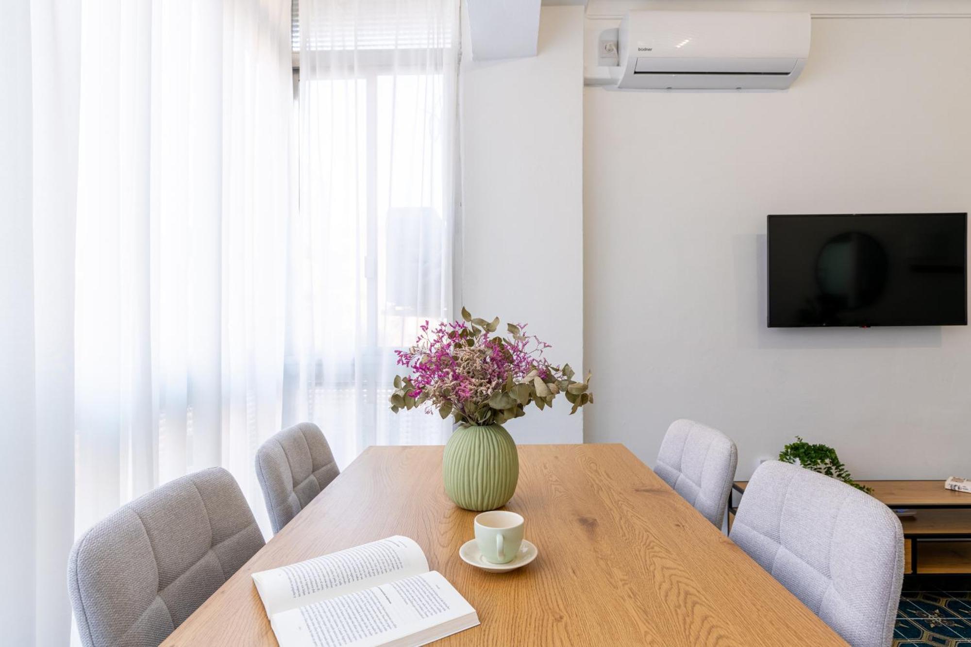 Piso Elegante Y Nuevo De 3 Habitaciones Y 2 Banos 세비야 외부 사진